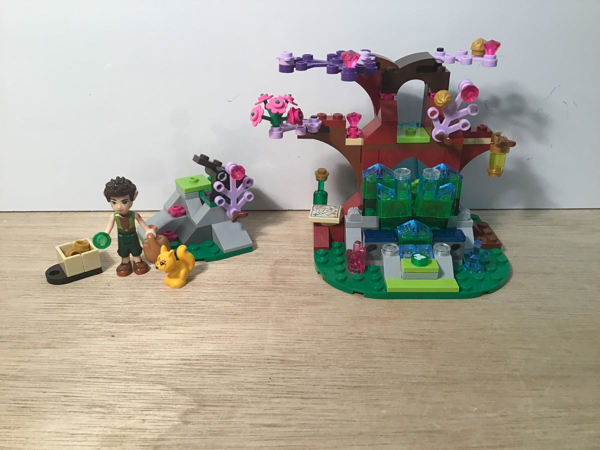 Lego elves farran best sale and the crystal hollow