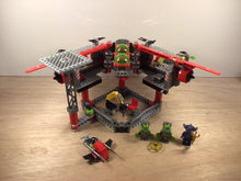Load image into Gallery viewer, Pre-owned LEGO®, 8077, HQ, Sub, 2 Divers and Manta Warrior